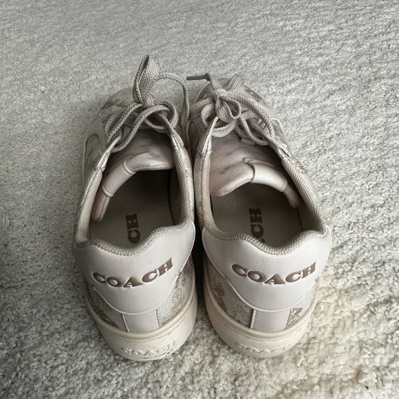 Coach - Picture 2 of 3